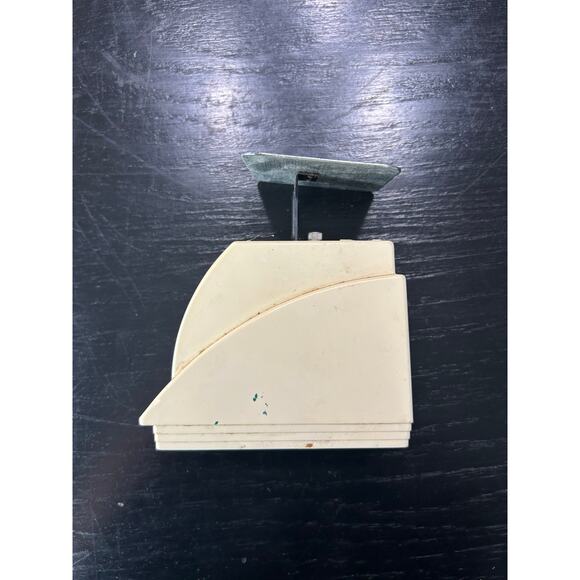 Mini- vintage Off white Kitchen scale- has wear and grim - Pelouze 1992 - Picture 4 of 8